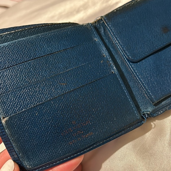 Authentic Louis Vuitton Blue Epi Leather Bifold Wallet - Picture 4 of 7